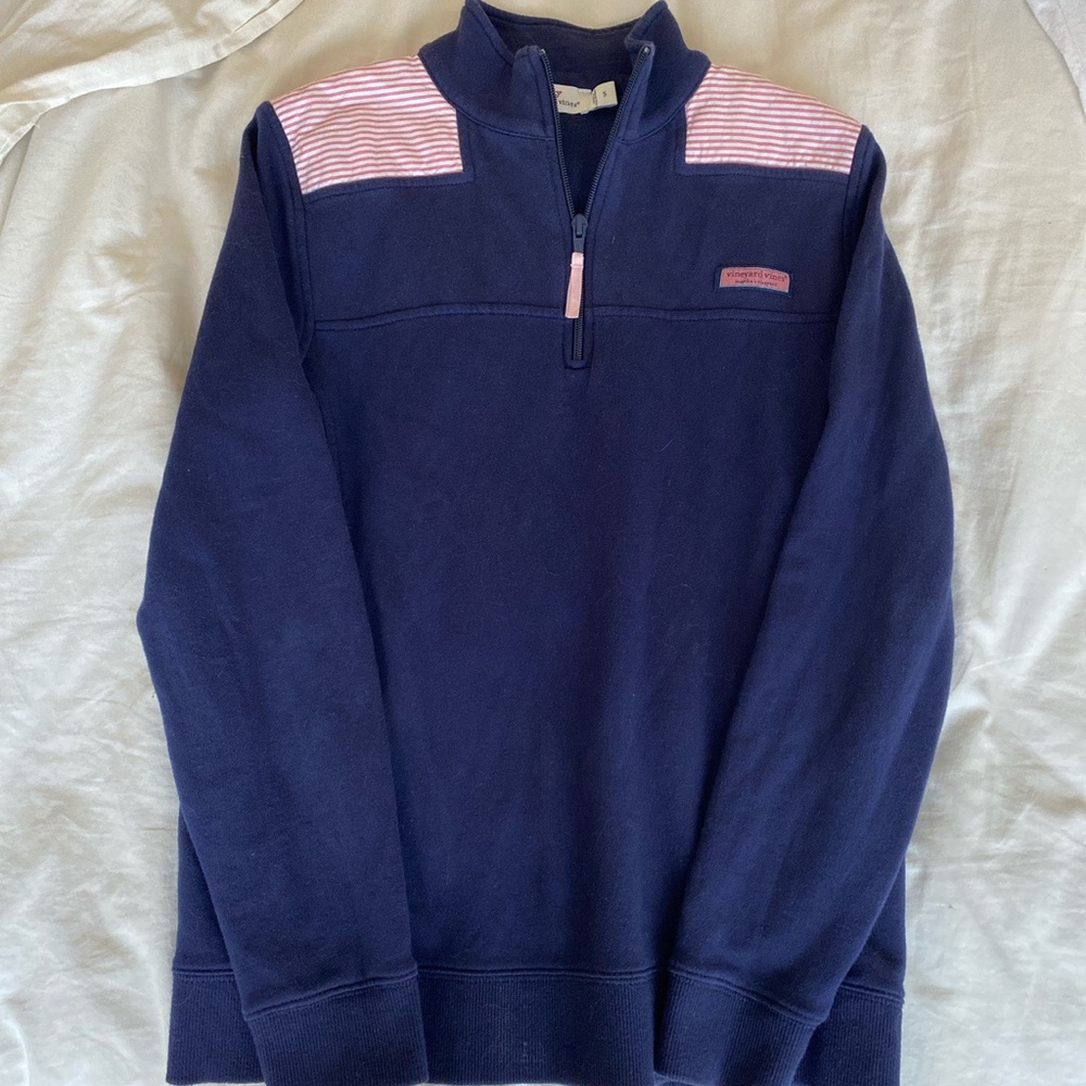 Vineyard vines pull over
